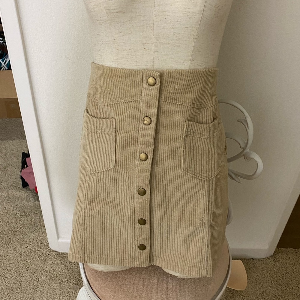 Beige skirt🤎🤍 never been worn!